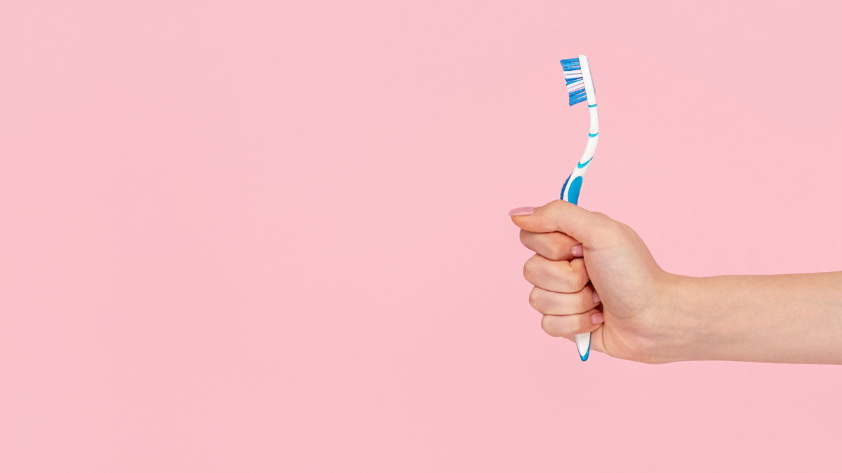 Nicht nur zum Zähneputzen: Putztricks mit Zahnbürsten 