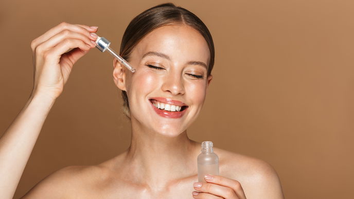 Sofort-Effekt: Die 3 besten Anti-Aging-Seren aus der Drogerie