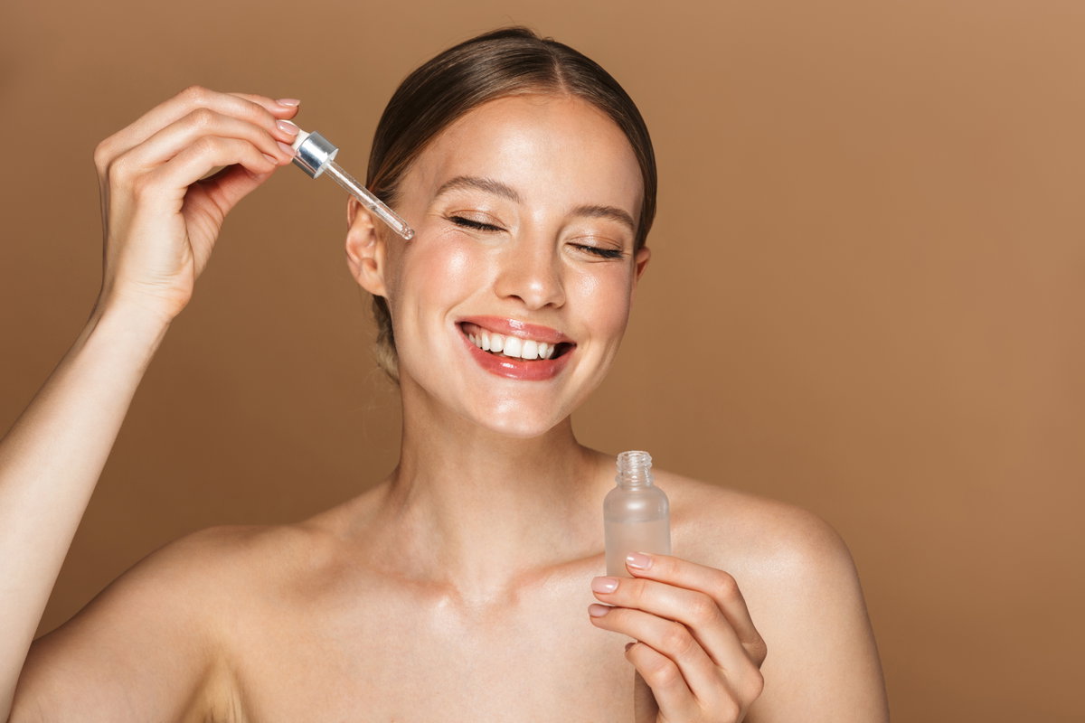 Die besten Anti-Aging-Seren aus der Drogerie
