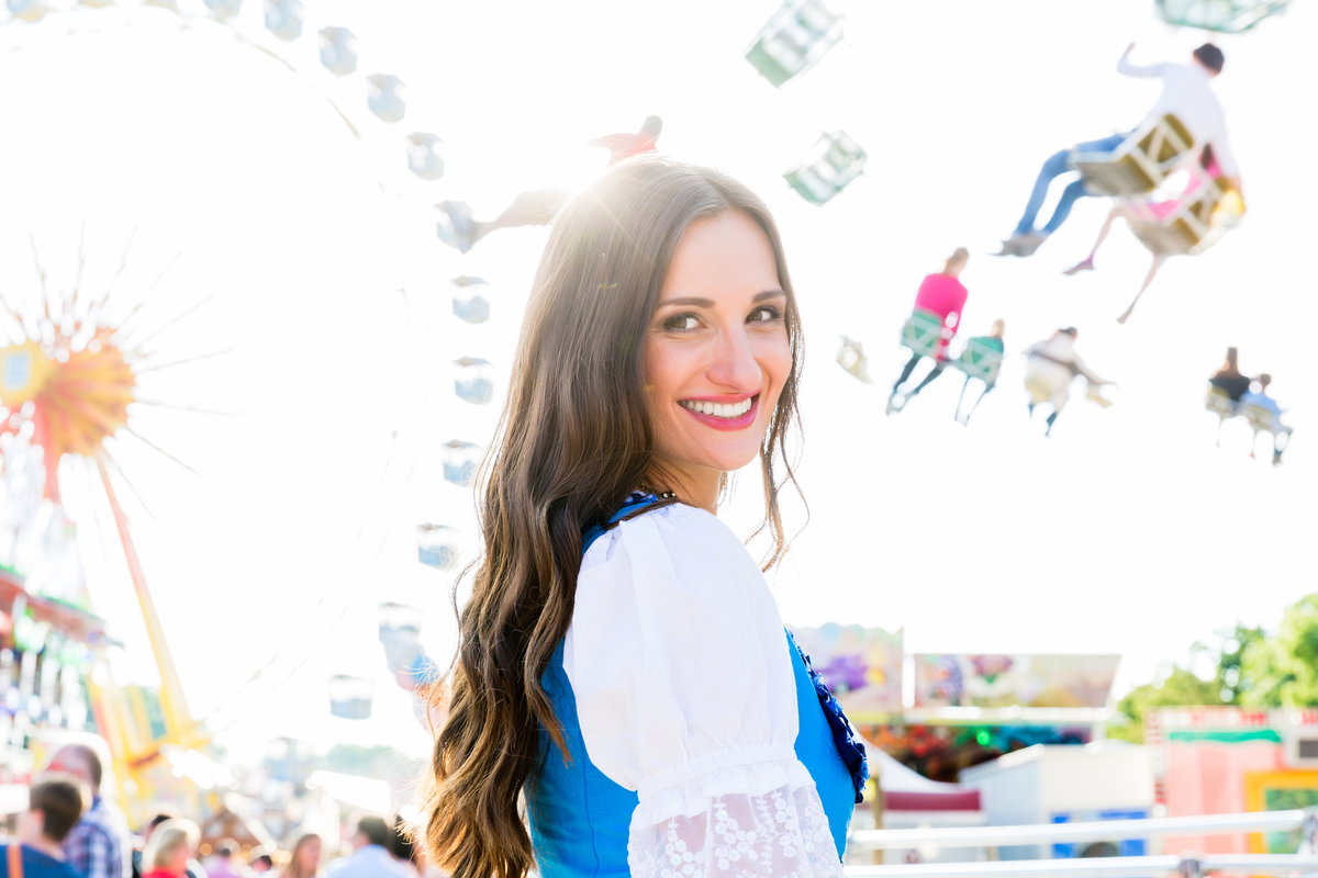 Dirndl tragen auf der Wiesn