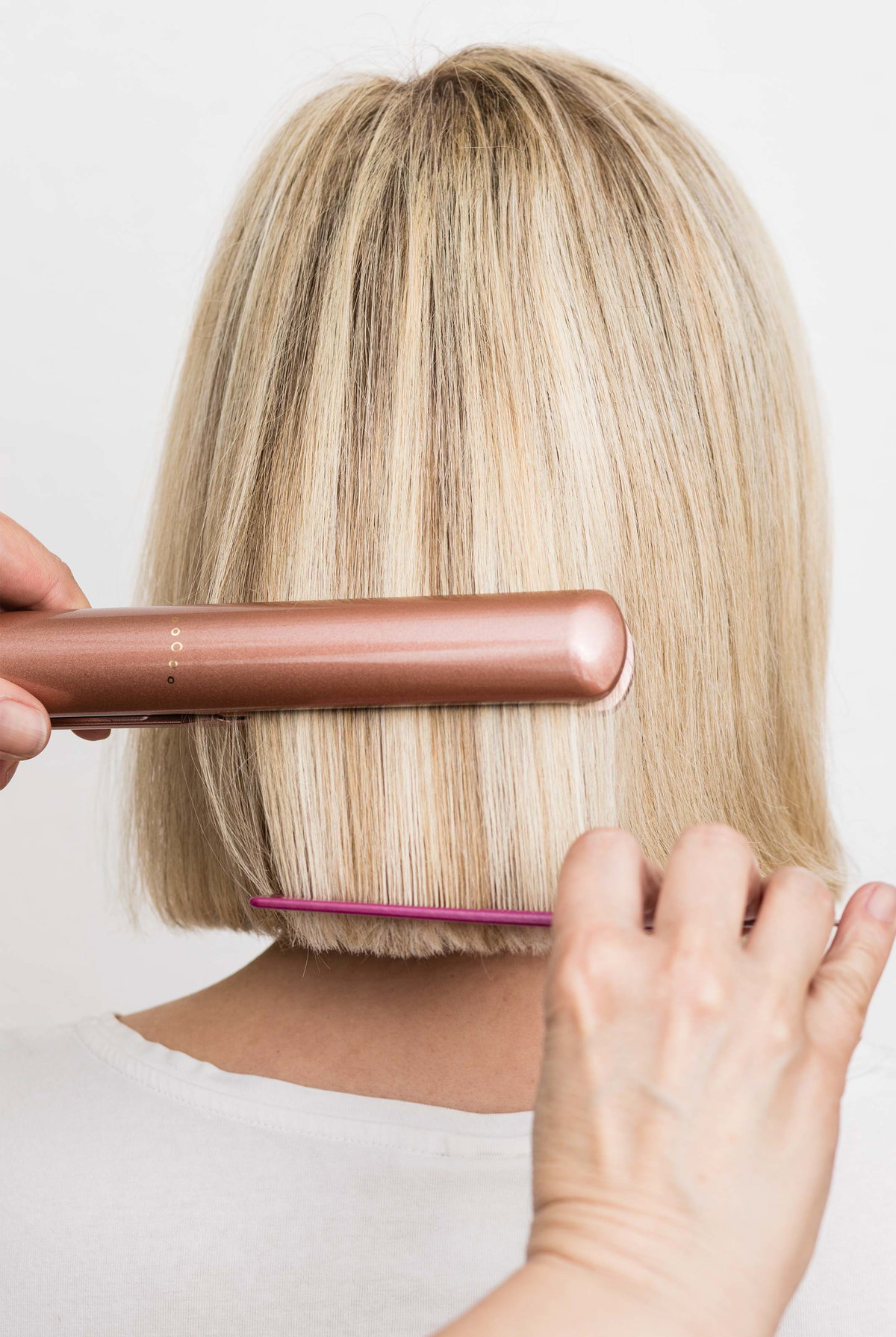 Virginia werden beim Vorher-Nachher die Haare geglättet