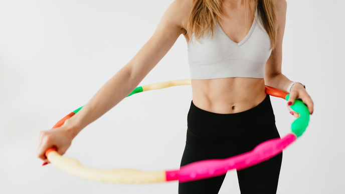 Abnehmen: Effektiv Kalorien verbrennen mit Hula-Hoop-Workout