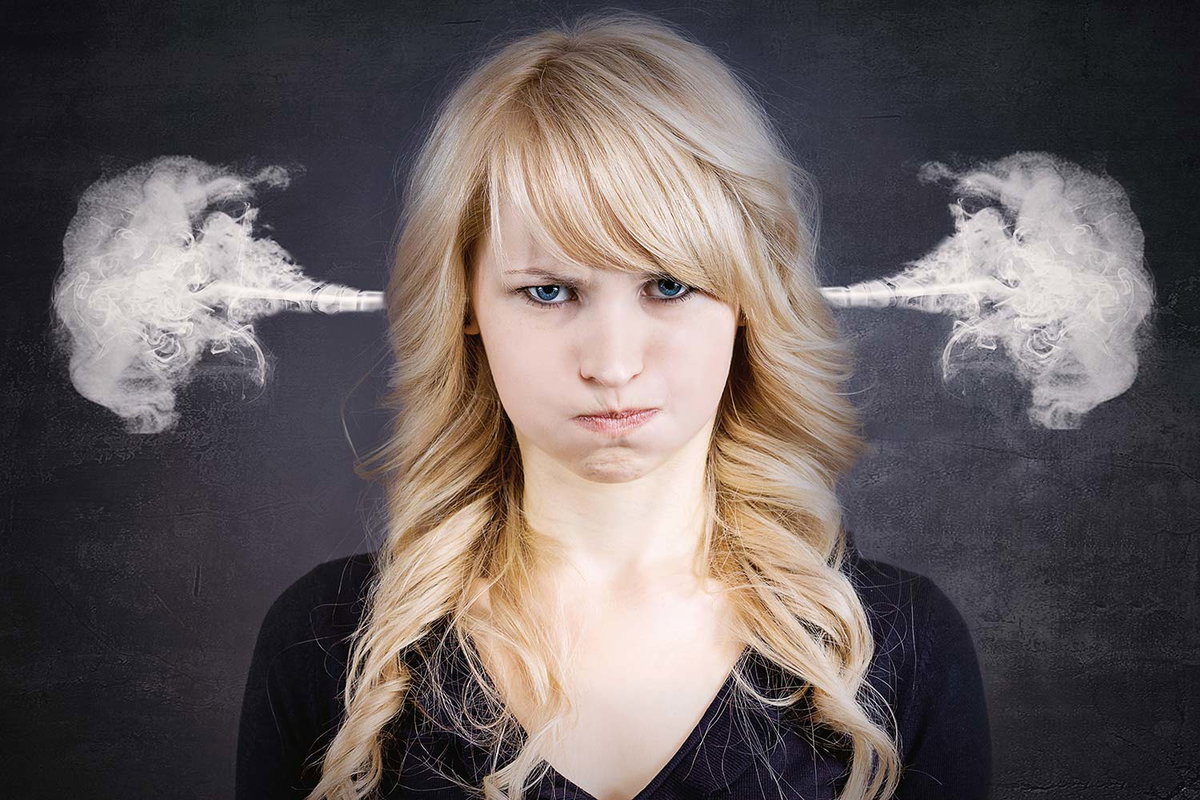 Frau im Stress: Diese Dinge bringen unseren Kopf zum Rauchen