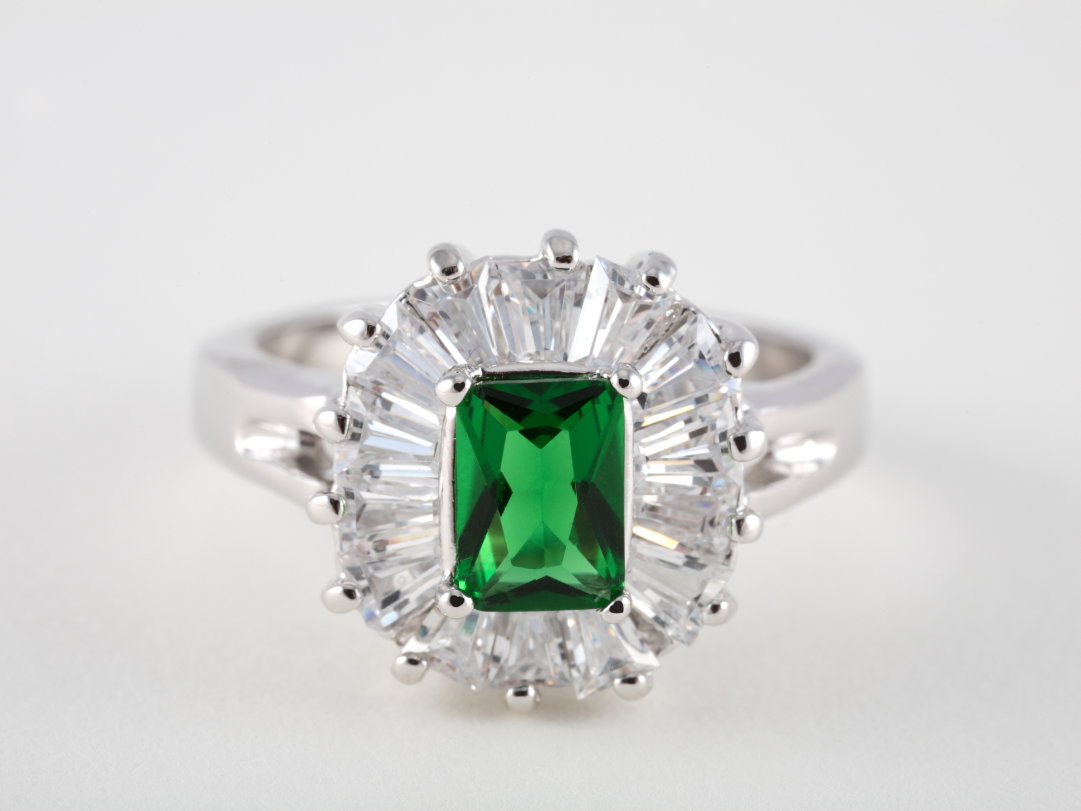 Ring mit Smaragd Edelstein