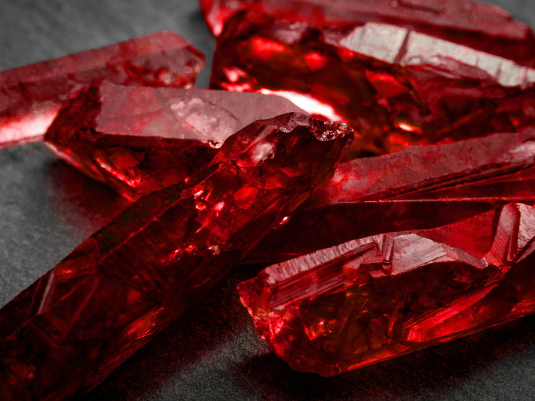 Ungeschliffene rote Rubine