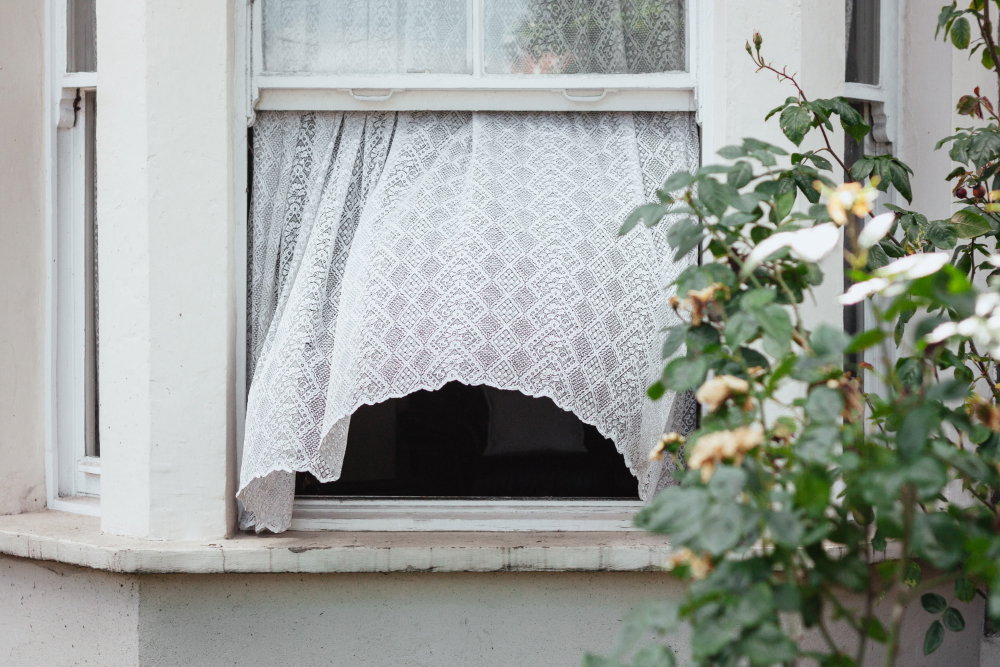 weit geöffnetes Fenster