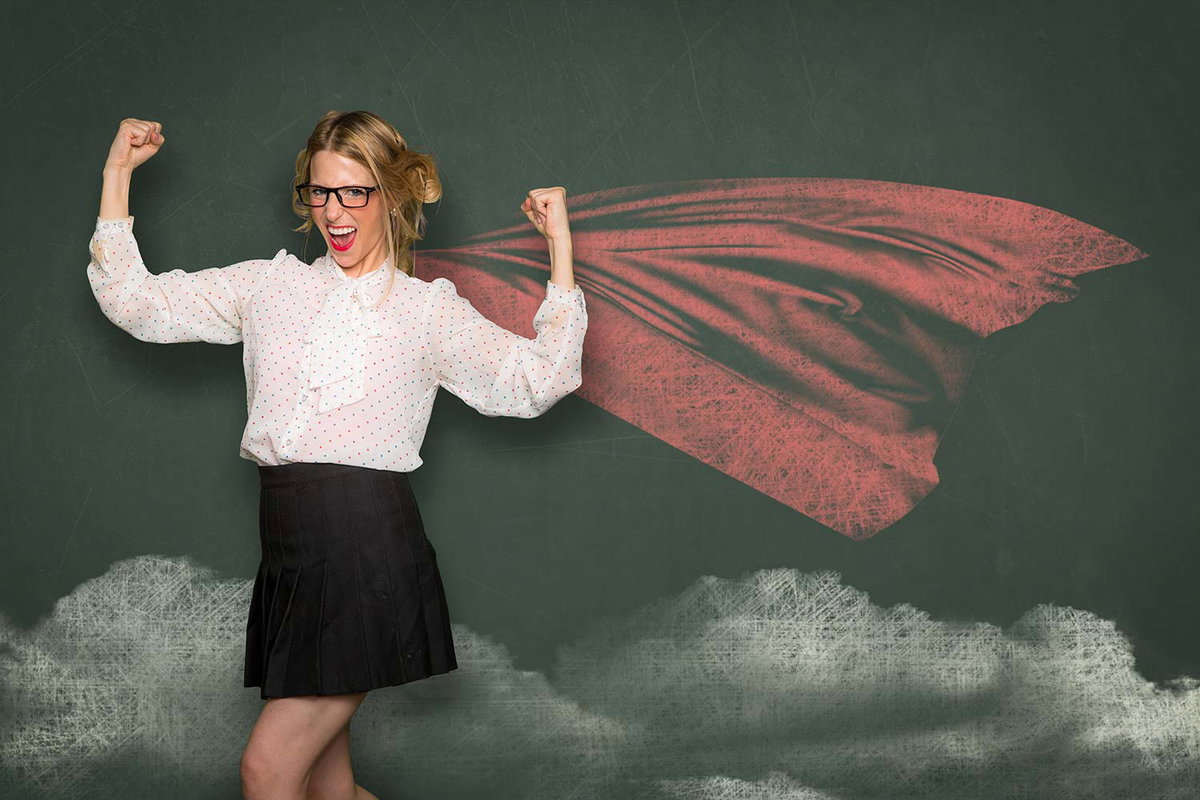 Superwoman: Starke Frau mit Umhang