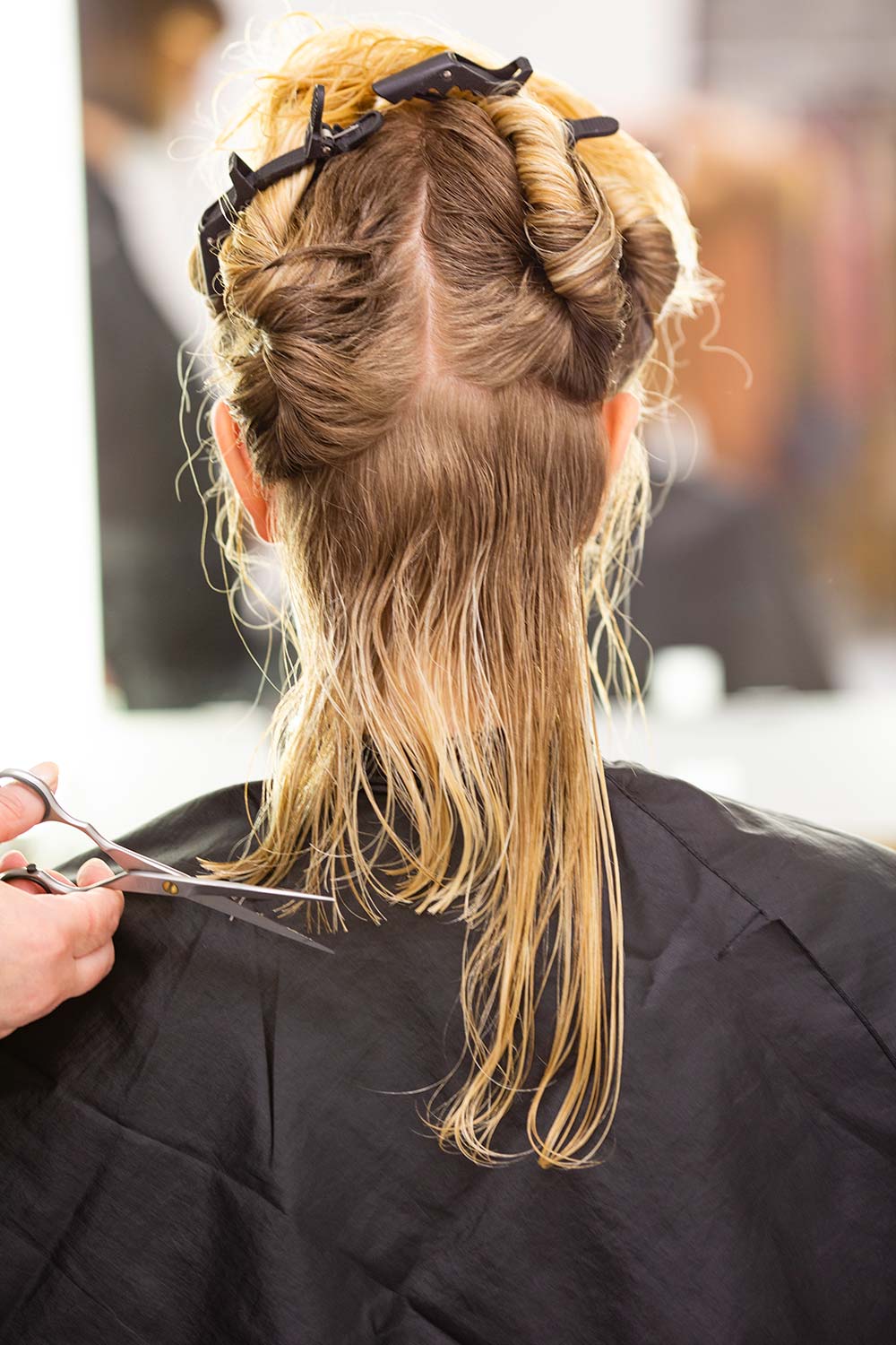 Umstyling: Vanessa werden die Haare geschnitten