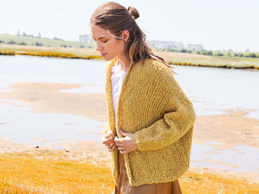 Cardigan mit überlangen Schultern