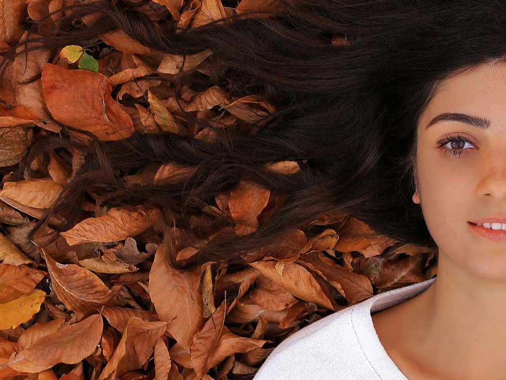 Junge Frau mit langen Haaren