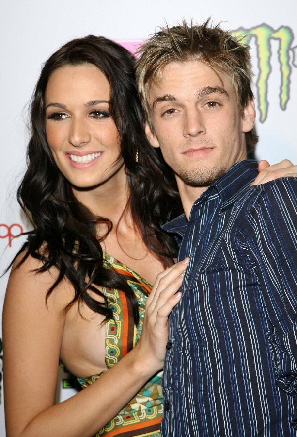 Die Familie Carter ist den meisten wohl einen Begriff – vor allem Aarons älteren Bruder Nick Carter, Ex-Mitglied der berühmten Backstreet Boys kennen wir. Doch Aaron hat außerdem eine Zwillingsschwester: Angel Carter arbeitet als Model und machte deutlich weniger Skandal-Schlagzeilen als ihr Bruder Aaron.