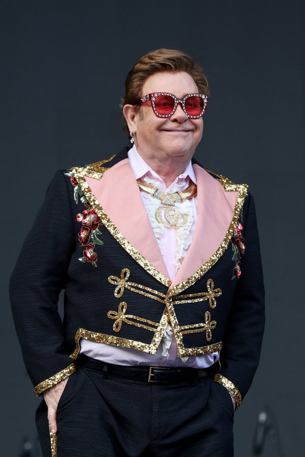 Noch eine Legende, die die ganze Welt unter falschem Namen kennt: Elton John ist zwar international bekannt, jedoch sagt sein bürgerlicher Name Reginald Kenneth Dwight nur den wenigsten etwas.