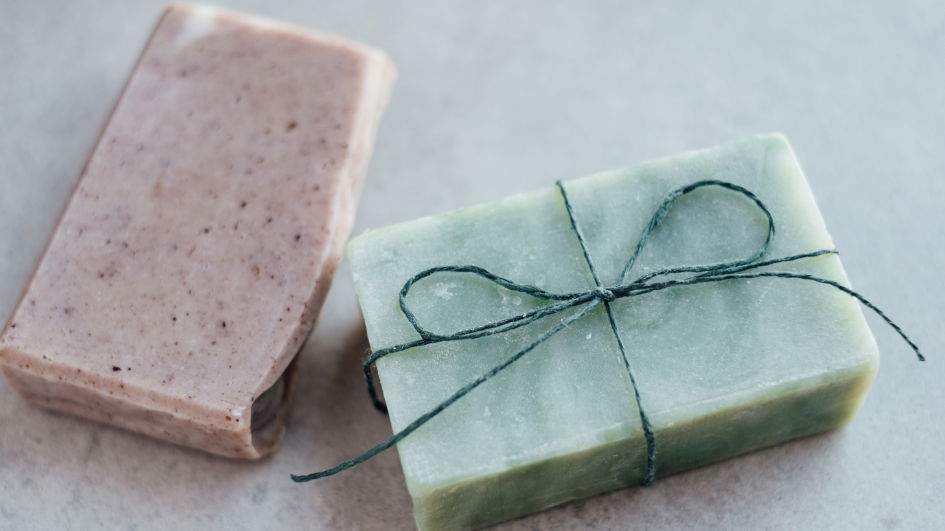 Unter 5 Euro: Feste Shampoos aus der Drogerie