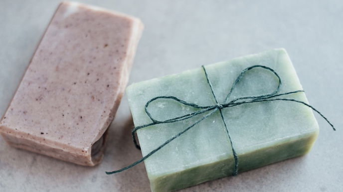 Unter 5 Euro: Feste Shampoos aus der Drogerie