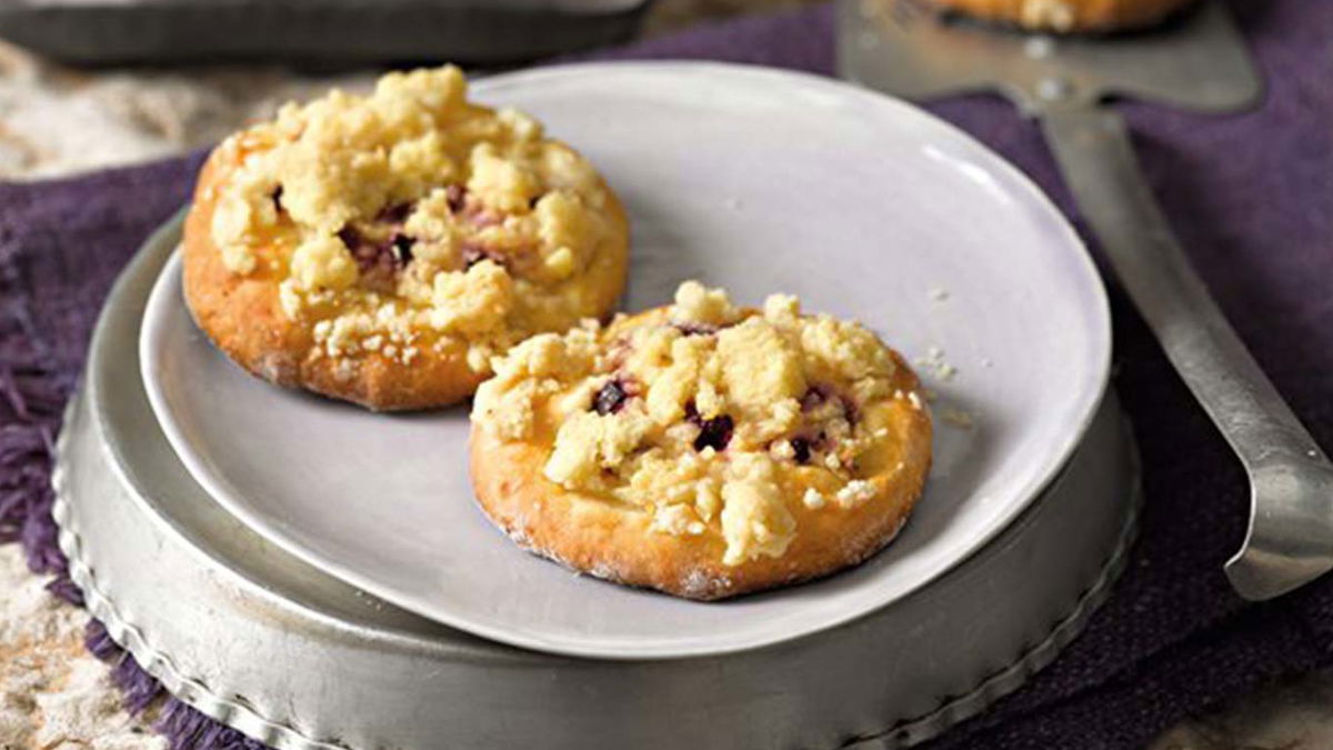 Pudding-Streusel-Taler: Leckeres Hefegebäck zum Kaffee