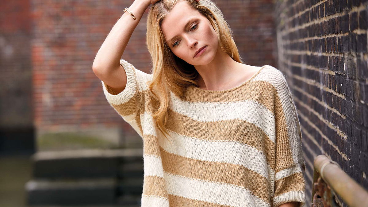 Kastenpullover selber stricken: Kostenlose Anleitung für kurzärmliges Modell mit Streifen