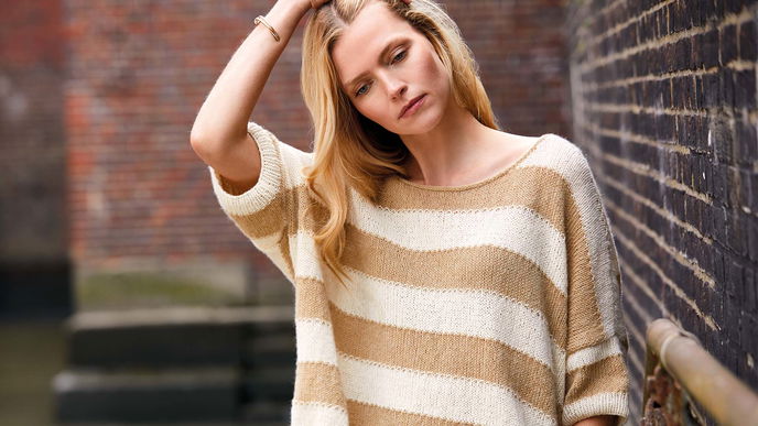 Kastenpullover selber stricken: Kostenlose Anleitung für kurzärmliges Modell mit Streifen