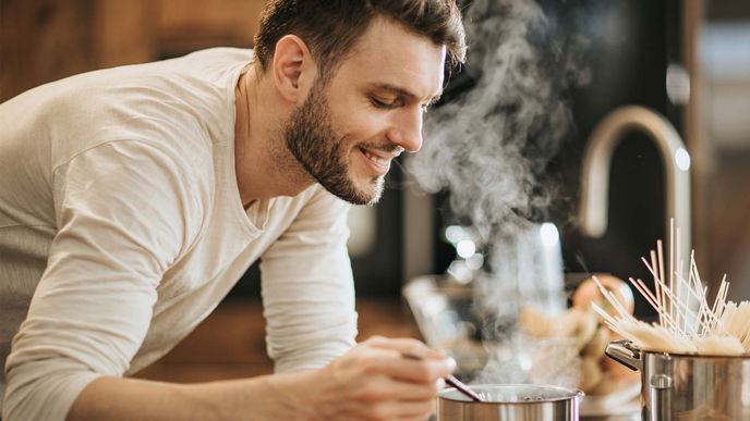 Laut Horoskop: Diese 3 Sternzeichen können besonders gut kochen