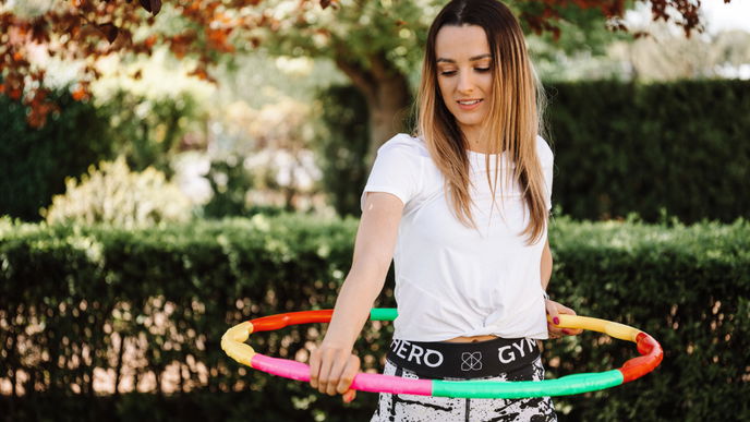 Hula Hoop für Anfänger: Übungen für Bauch, Beine und Po