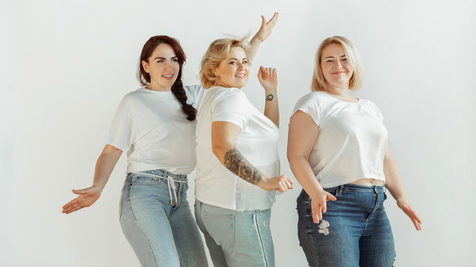 5 Modetrends, die Curvy-Frauen einfach besser stehen