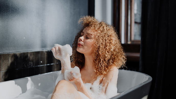 Diese 3 Fehler, die jede Frau beim Baden macht, schaden der Haut!