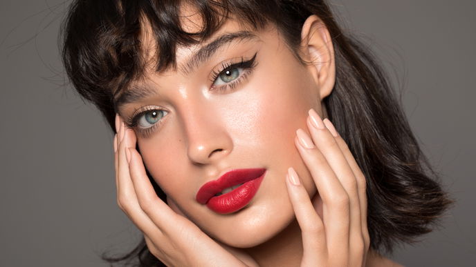Dieser geniale Eyeliner wirkt wie ein Wimpernserum