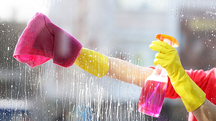 Fenster streifenfrei putzen – mit diesen 4 Tricks klappt es