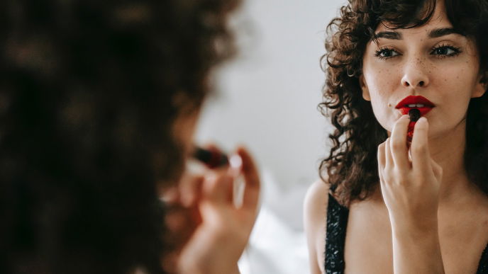 3 Lippenstiftfarben für weißere Zähne