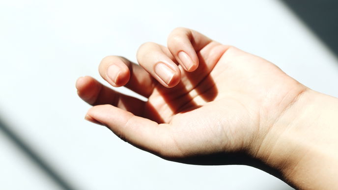 Diese Nagellackfarbe macht Ihre Hände sofort schlanker!