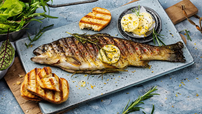 Forelle grillen: Mit unserem Grill-Rezept wird der leckere Speisefisch schön würzig und saftig