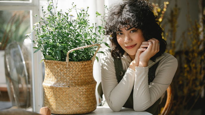 Blumentöpfe für den Balkon: Die 3 schönsten Modelle aus Naturmaterialien