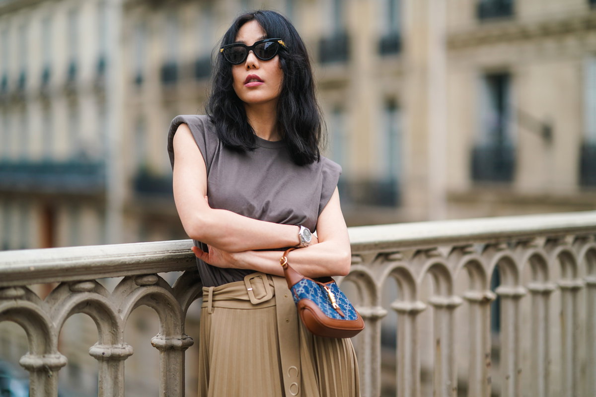 Frau trägt Top Streetstyle