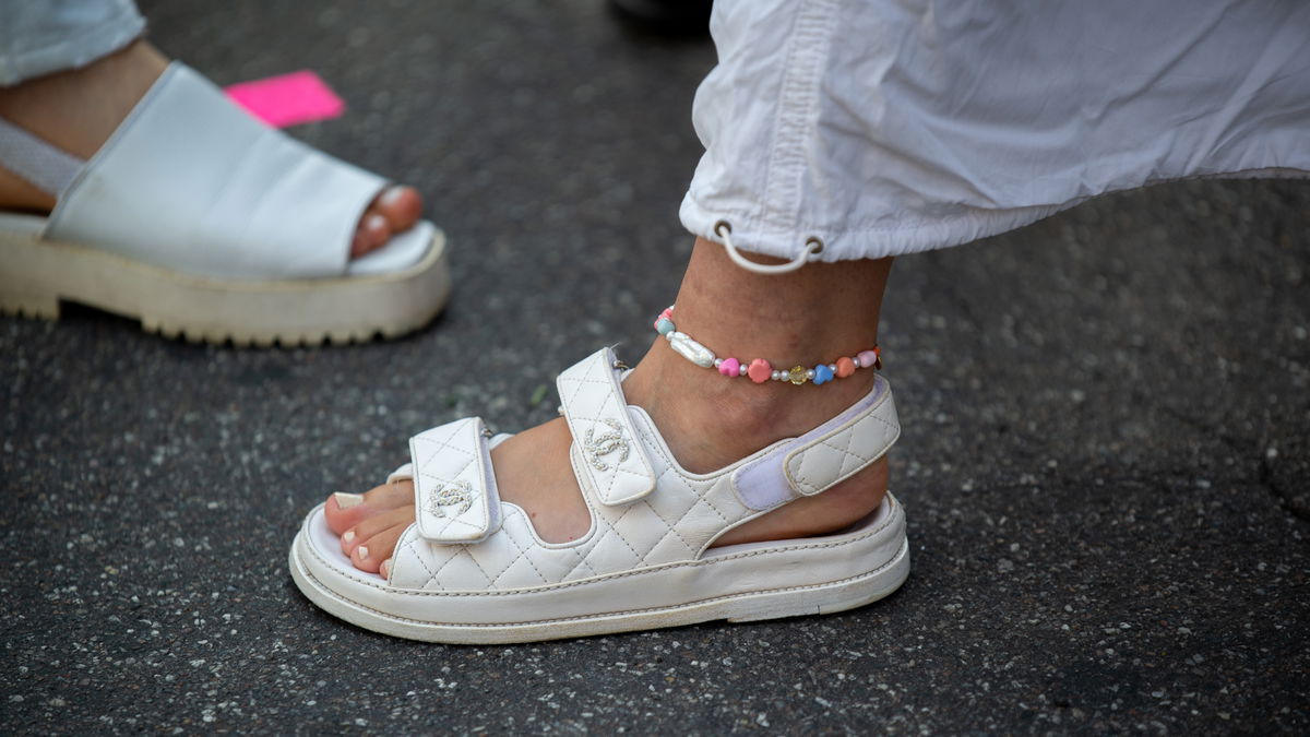 Schmuck-Trend 2021: 5 Fußkettchen, die wir diesen Sommer tragen