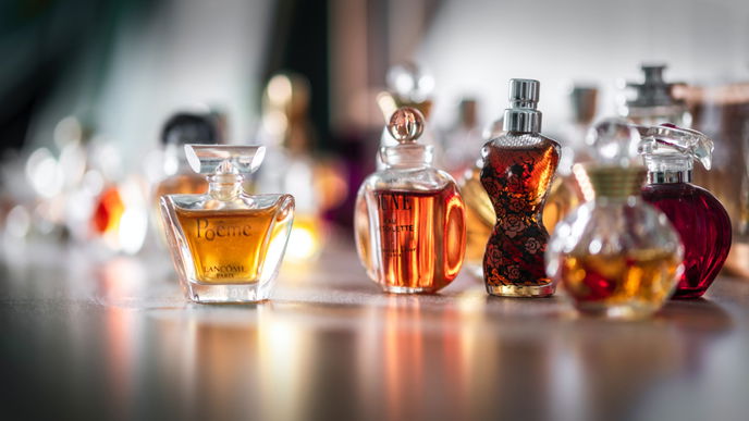 Jünger wirken: Vermeiden Sie diese Parfum-Fehler
