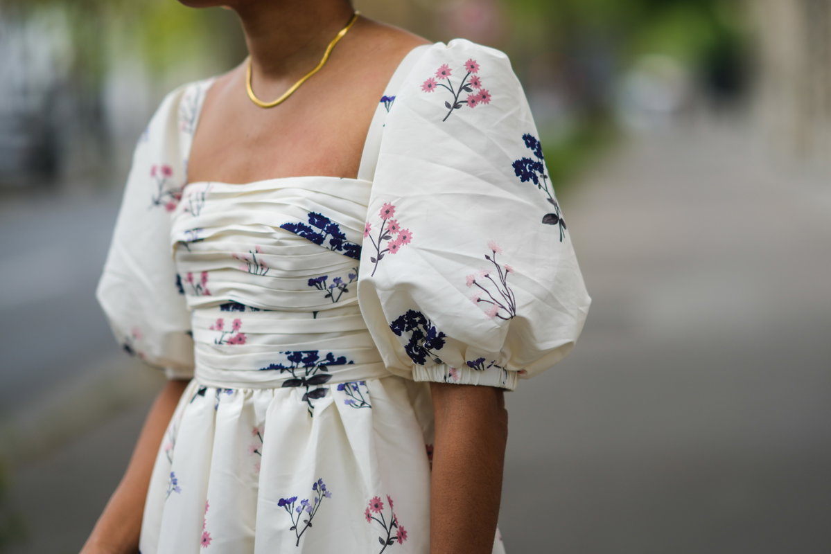 Kleid Puffärmeln