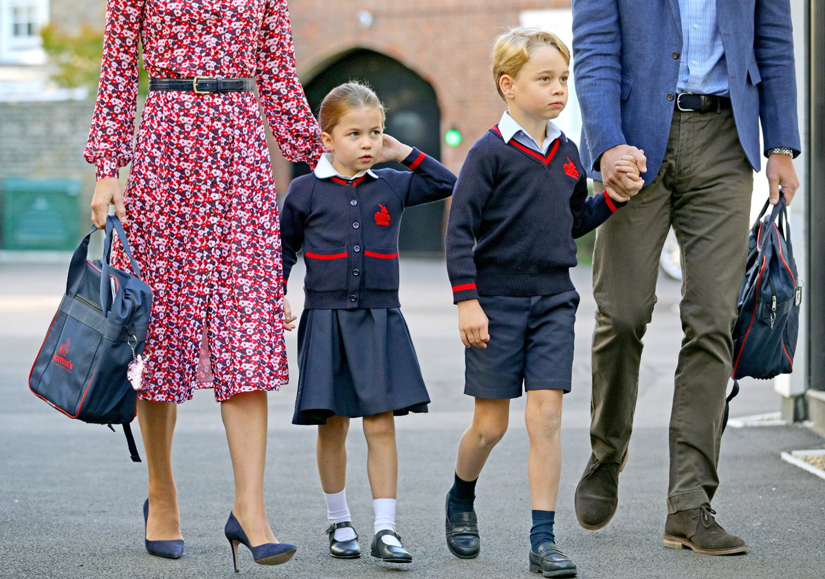Die Geschwister im September 2019, wie sie zur Thomas Battersea Schule in London gehen.