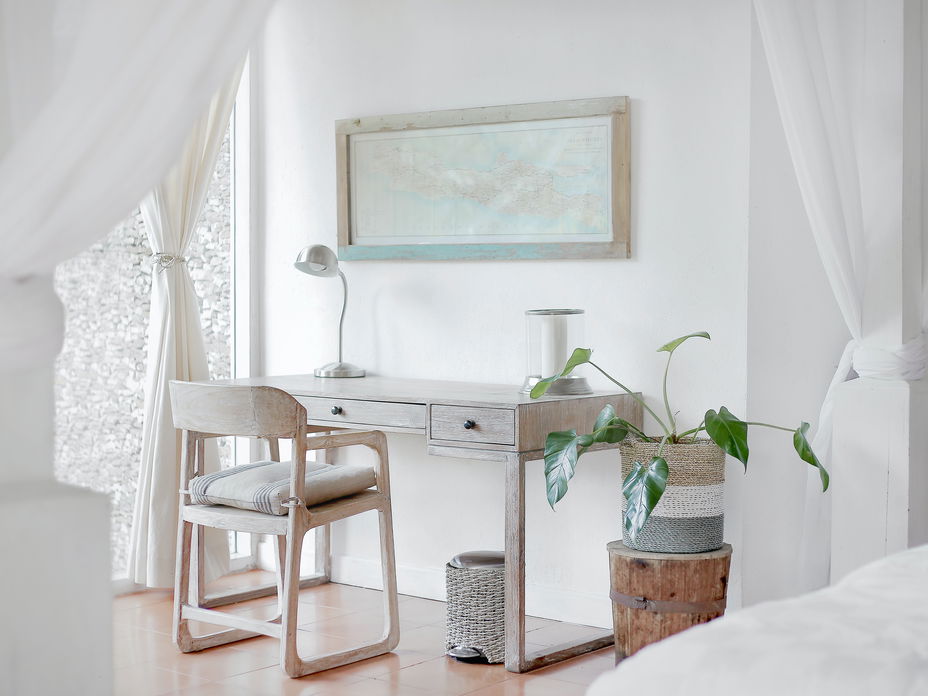 Schreibtisch in Schlafzimmer