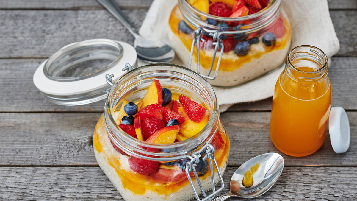 Rezept für Porridge mit Früchten im Glas