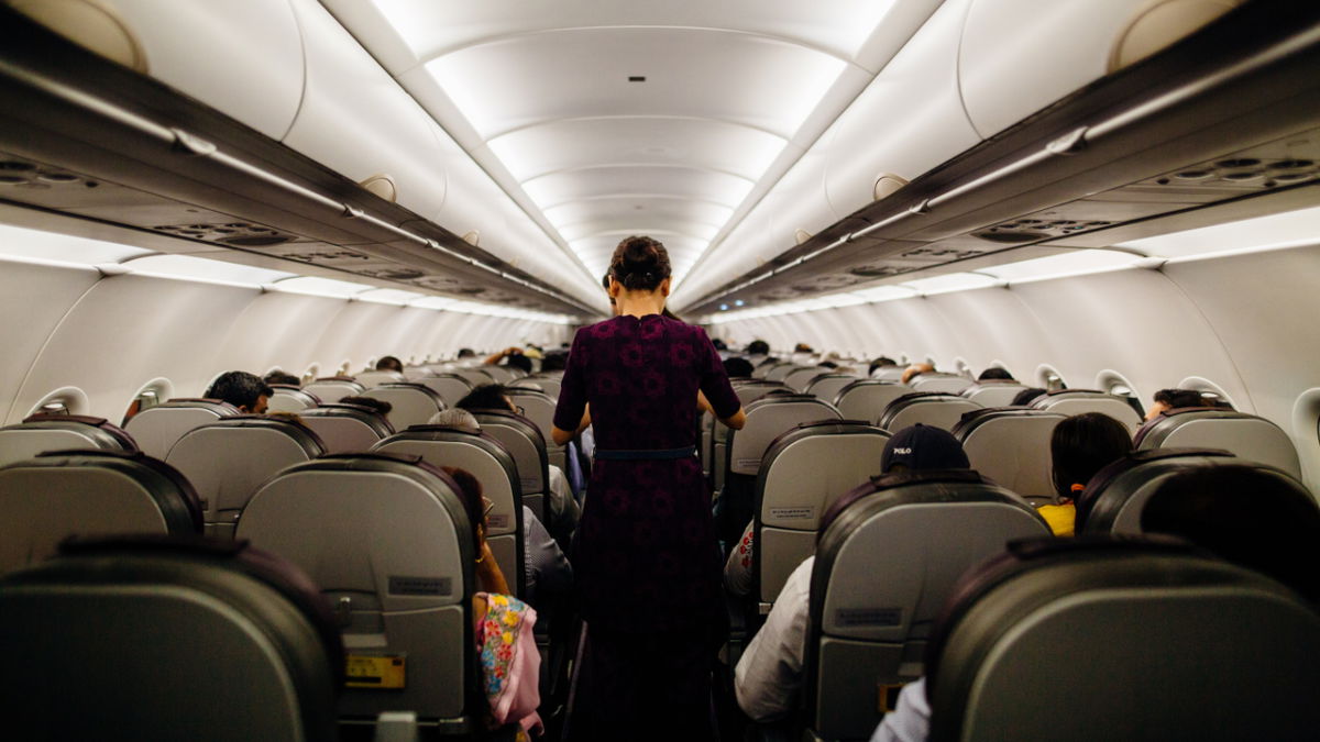 Flugreise 2023: 2 Getränke, die Sie besser nicht bestellen sollten 