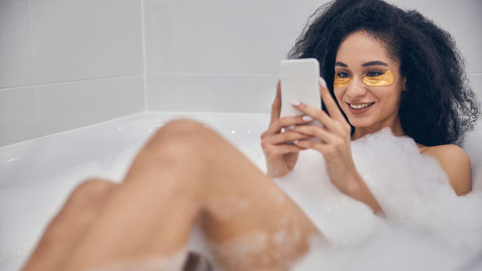 Darum sollten Sie nie Ihr Handy mit ins Bad nehmen