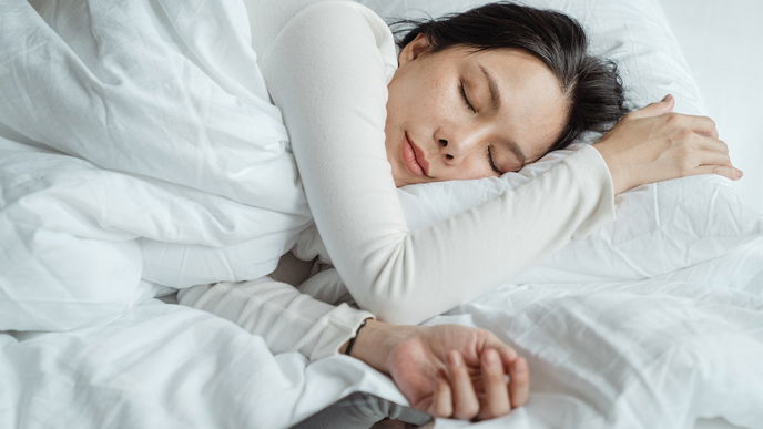Besser schlafen: SO ungesund ist die Schlummertaste am Smartphone