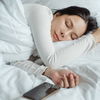 Besser schlafen: SO ungesund ist die Schlummertaste am Smartphone