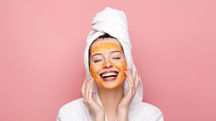 So machen Sie eine Kurkuma-Maske für schöne Haut einfach selber