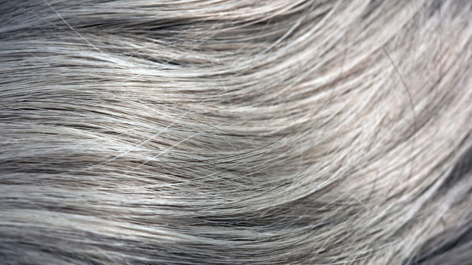 Graue Haare: Diese 5 Dinge sollten Sie NIEMALS tun