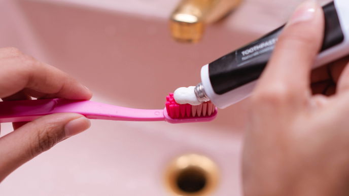 4 Dinge, die Sie im Haushalt mit Zahncreme reinigen können