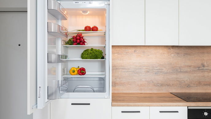 Kühlschrank reinigen: Mit diesen 4 Hausmitteln geht es besonders fix