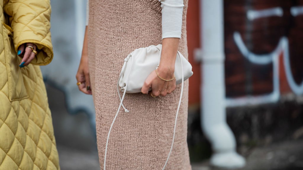 Winter-Trend 2021: Diese 4 Kleider sind die stylishe Alternative zum Strickkleid