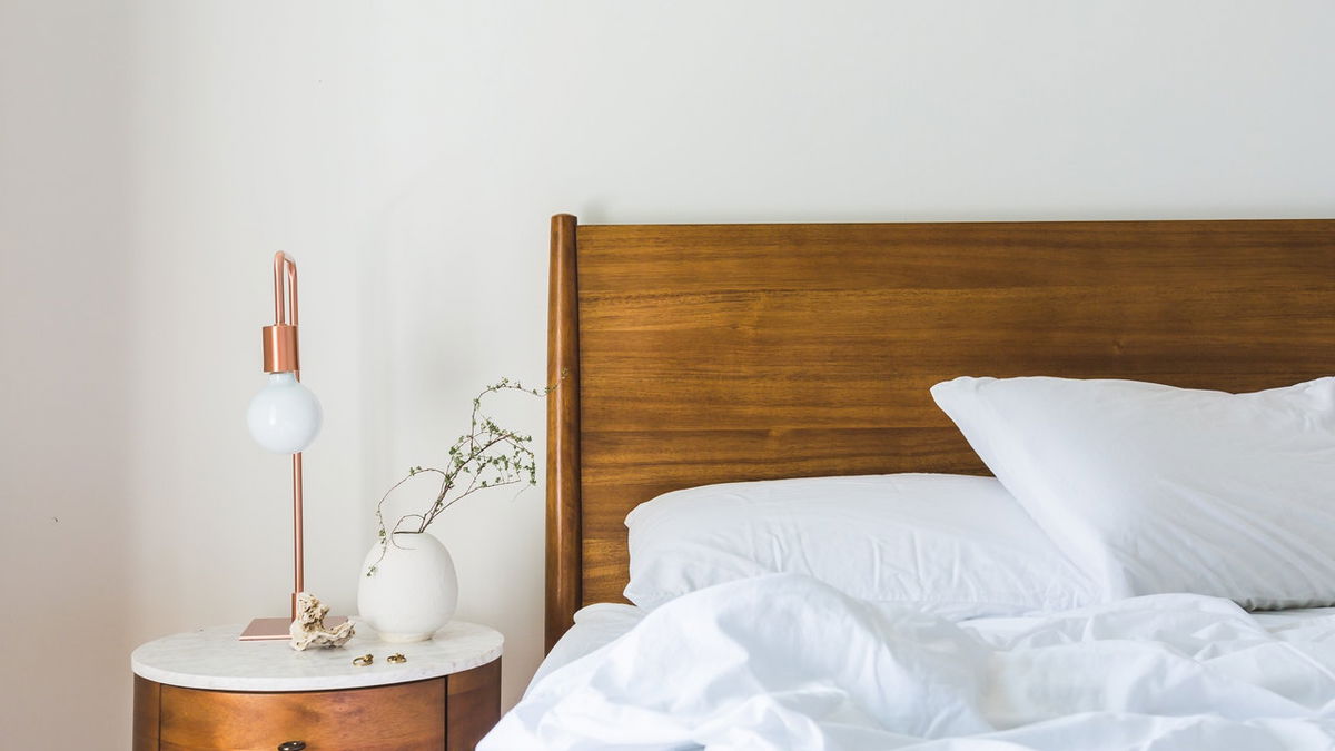 Schlafzimmer reinigen: Diese 11 Dinge haben hier nichts zu suchen!