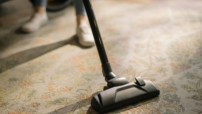 Stinkender Staubsauger: Dieses Hausmittel vertreibt üble Gerüche sofort