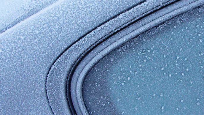 Autoscheiben enteisen: Mit diesem Trick klappt's ohne Kratzen